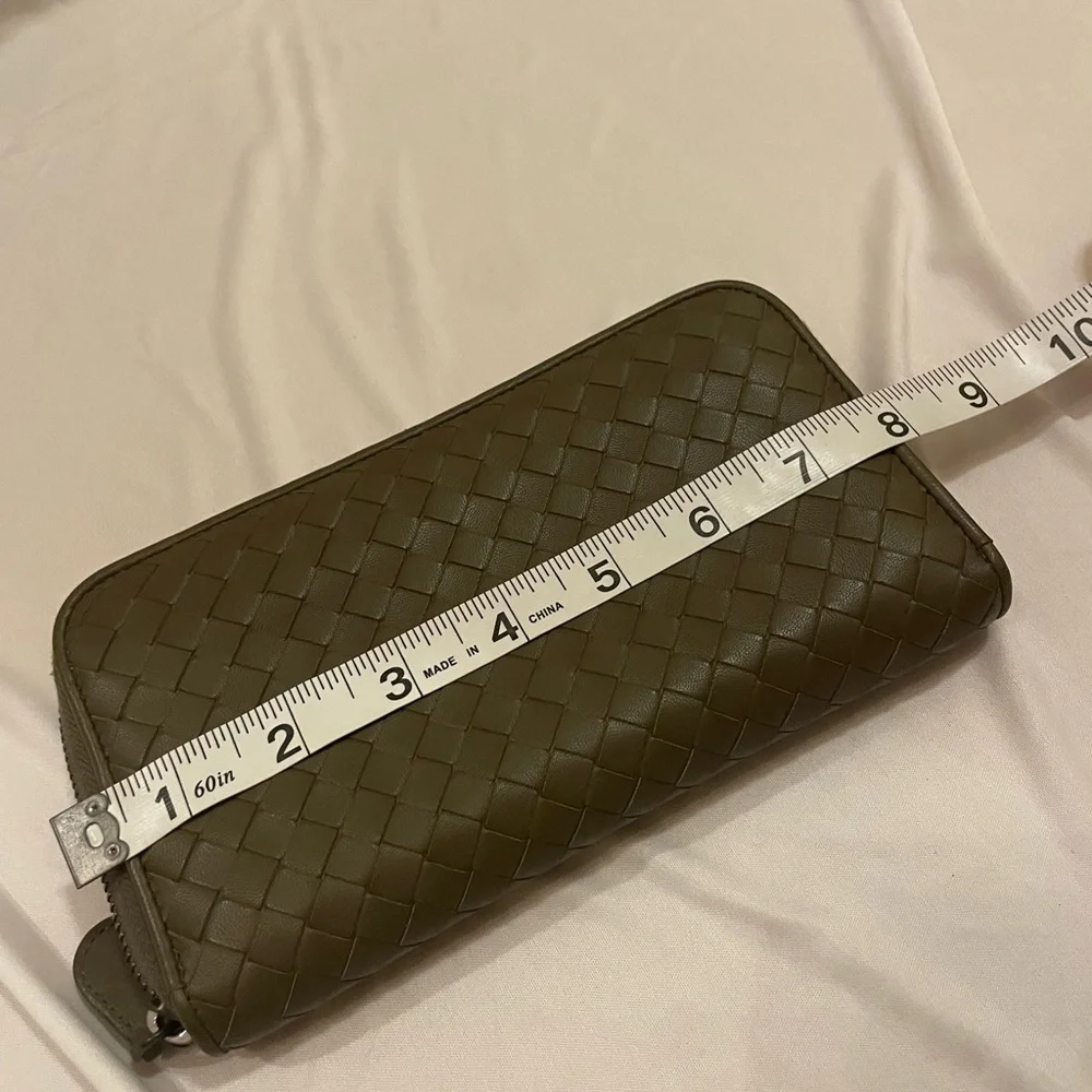 **NWOT** Bottega Veneta Zip Around Wallet - Picture 7 of 7